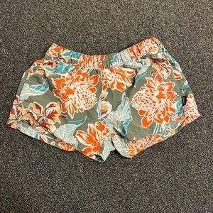 Patagonia women’s barely baggies floral pattern size S
